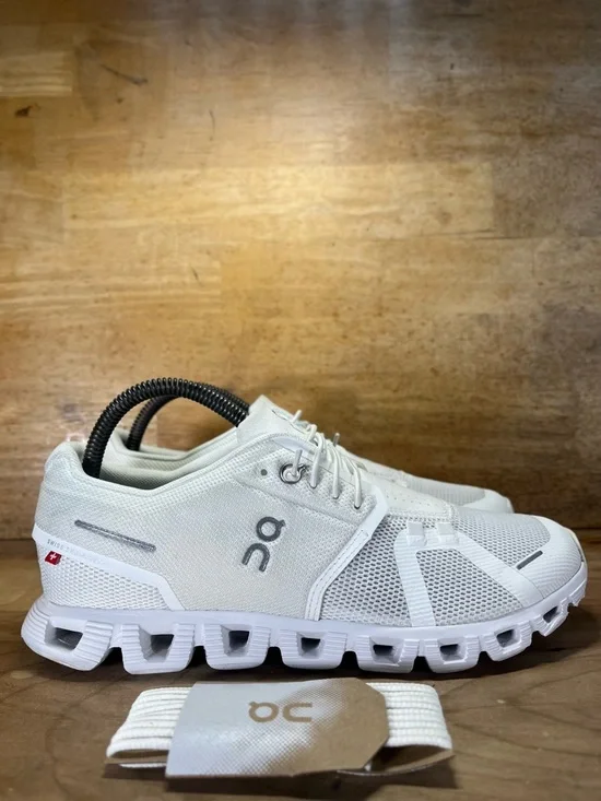 On Cloud 5 REFLECTIVE LIGHTWEIGHT Womens Size 9 Running Shoes Sneakers White - Picture 3 of 15
